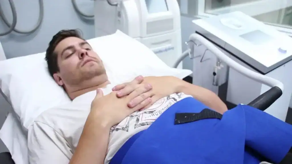 Image of male having body contouring Sunbury-on-Thames treatment